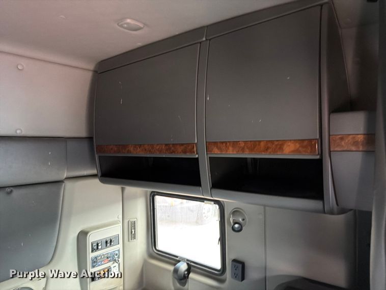 image for item ED5918 2019 International LT625 semi truck