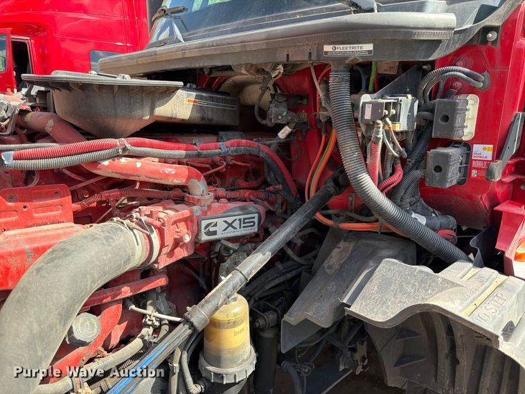 image for item ED5918 2019 International LT625 semi truck