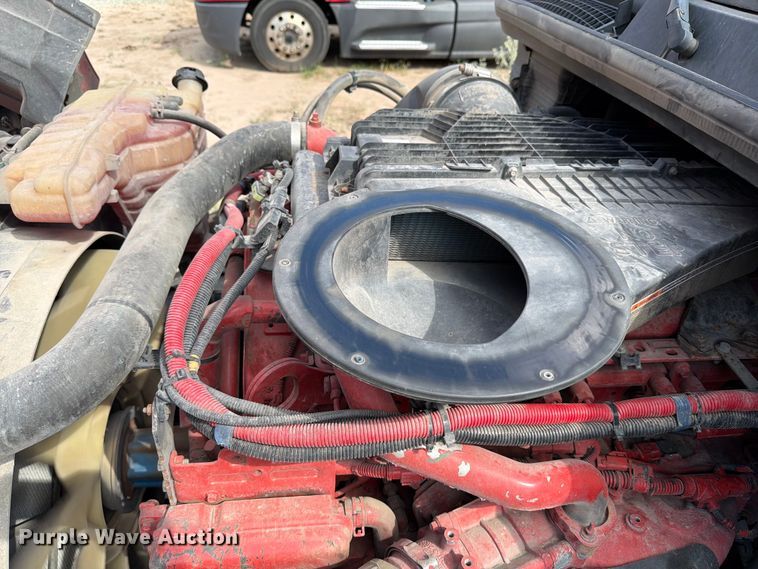 image for item ED5918 2019 International LT625 semi truck