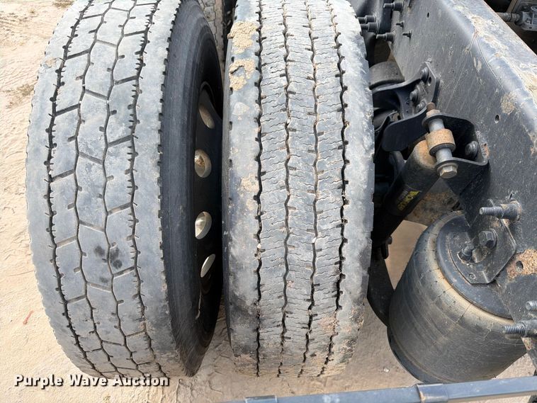 image for item ED5918 2019 International LT625 semi truck