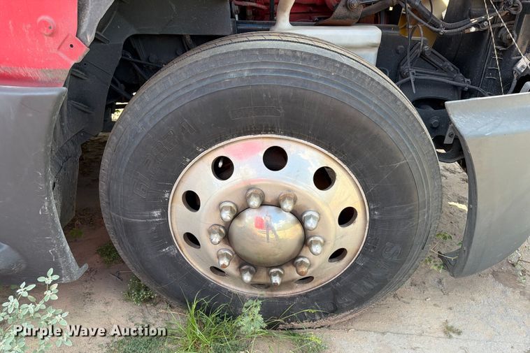 image for item ED5918 2019 International LT625 semi truck