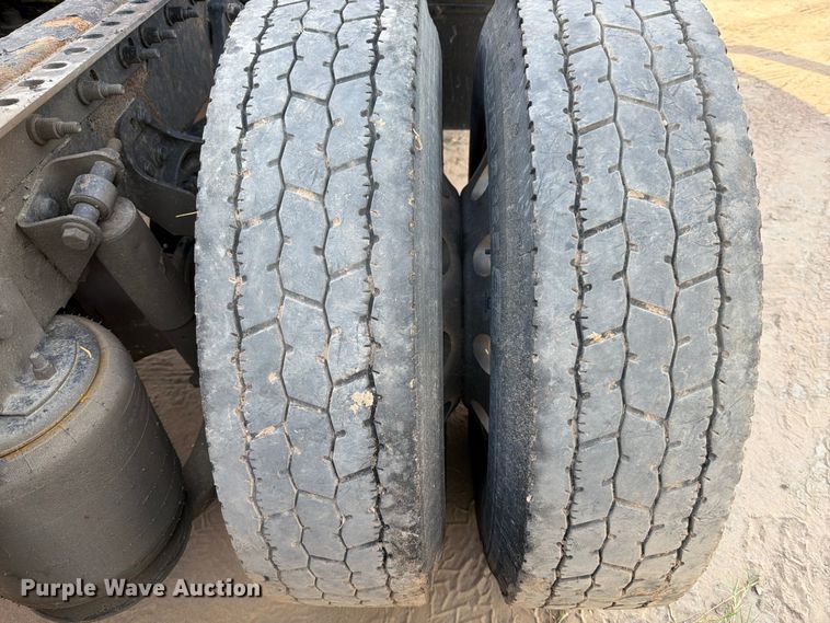 image for item ED5918 2019 International LT625 semi truck