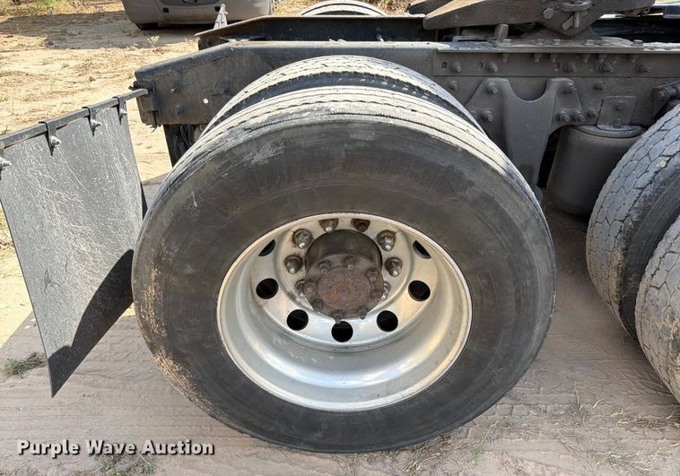 image for item ED5918 2019 International LT625 semi truck