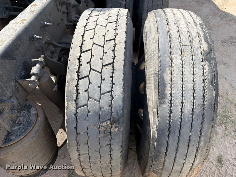 image for item ED5918 2019 International LT625 semi truck