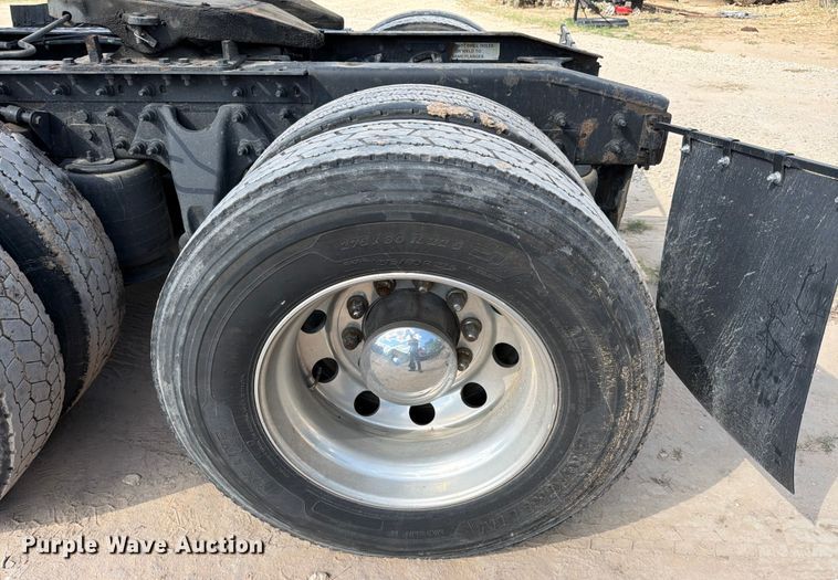 image for item ED5918 2019 International LT625 semi truck