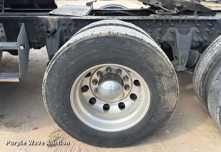 image for item ED5918 2019 International LT625 semi truck