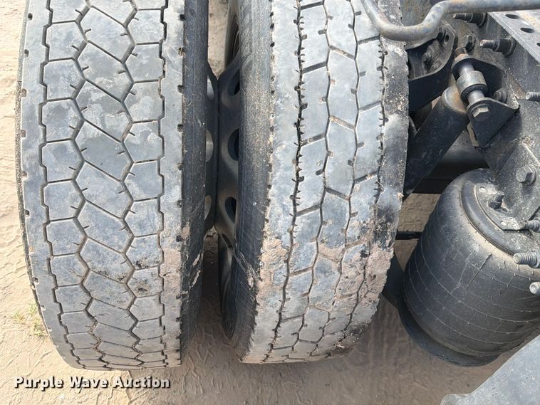 image for item ED5918 2019 International LT625 semi truck