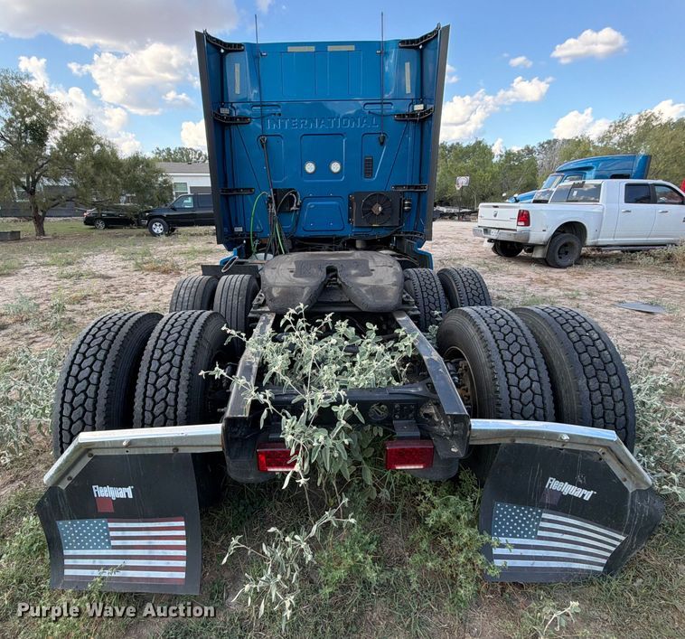 image for item ED5919 2019 International LT625 semi truck