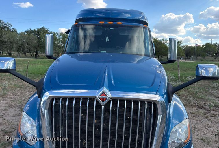 image for item ED5919 2019 International LT625 semi truck