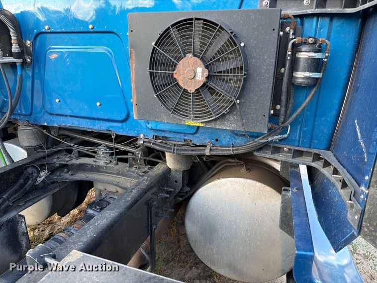 image for item ED5919 2019 International LT625 semi truck