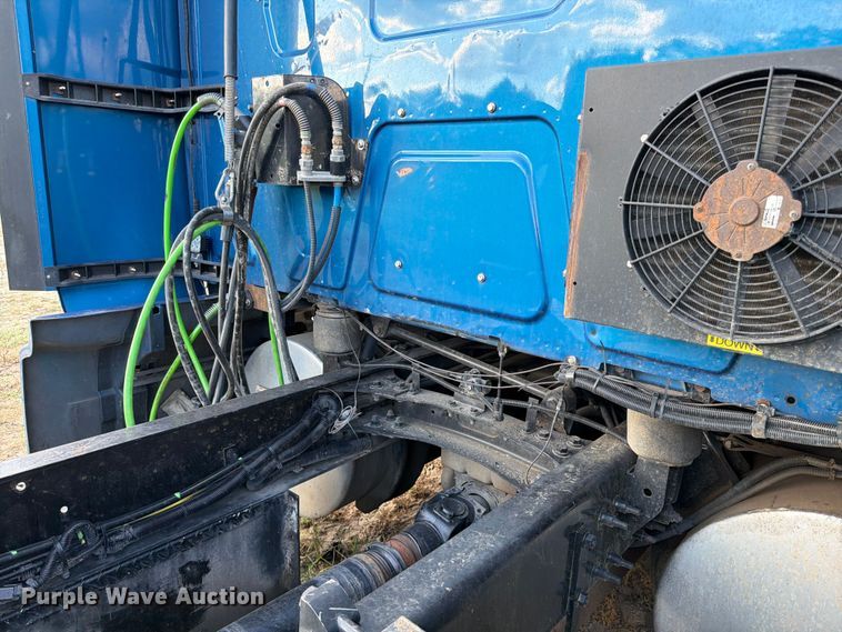 image for item ED5919 2019 International LT625 semi truck