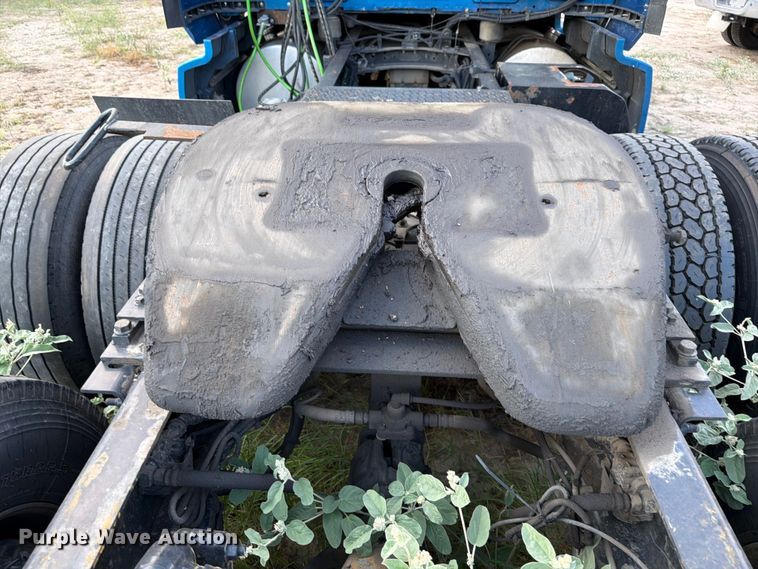 image for item ED5919 2019 International LT625 semi truck