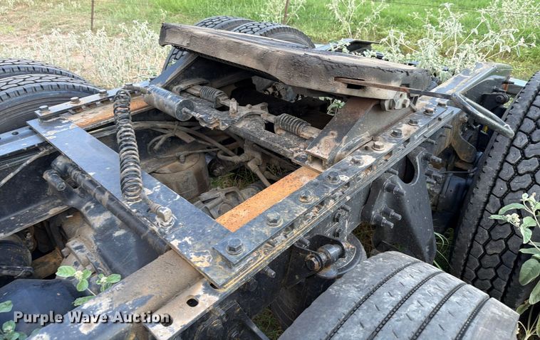 image for item ED5919 2019 International LT625 semi truck