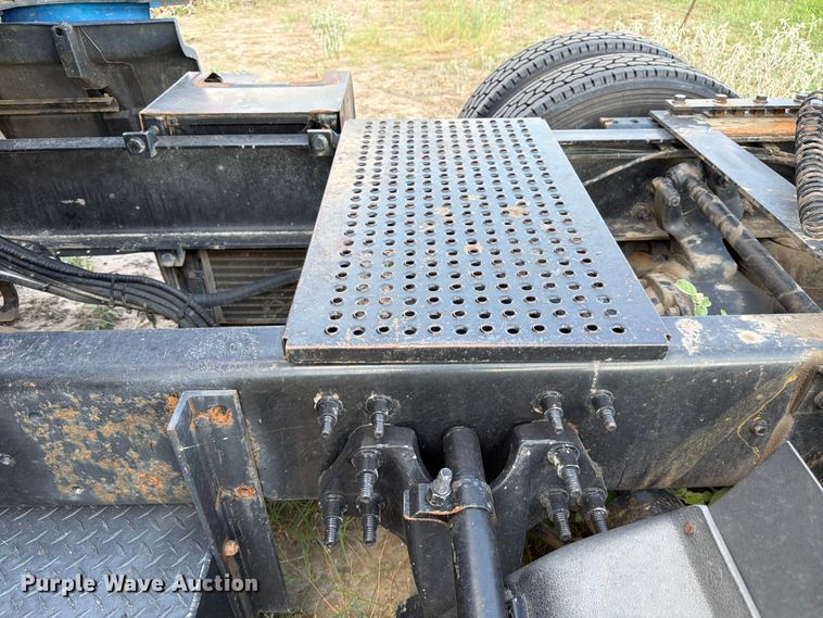 image for item ED5919 2019 International LT625 semi truck