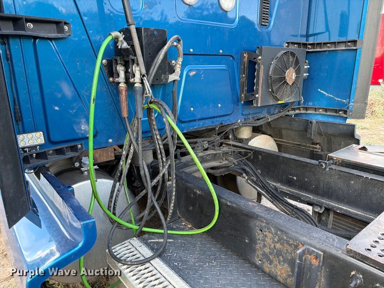 image for item ED5919 2019 International LT625 semi truck