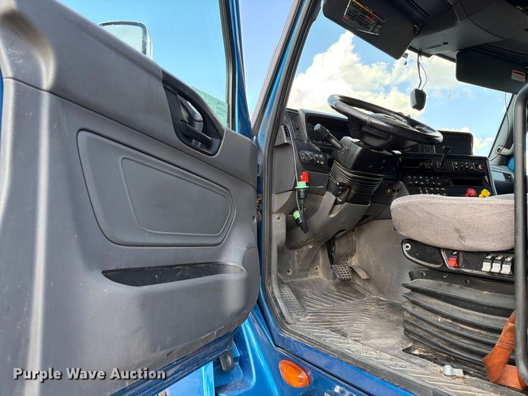 image for item ED5919 2019 International LT625 semi truck