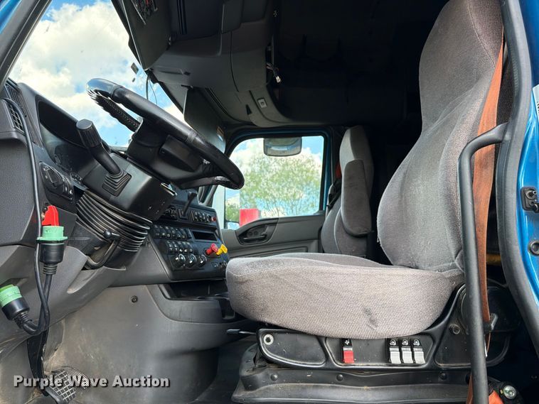 image for item ED5919 2019 International LT625 semi truck