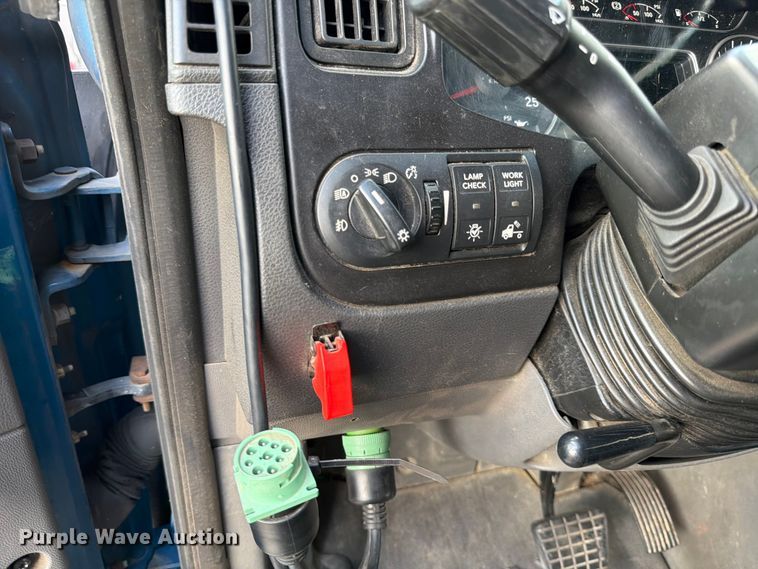 image for item ED5919 2019 International LT625 semi truck