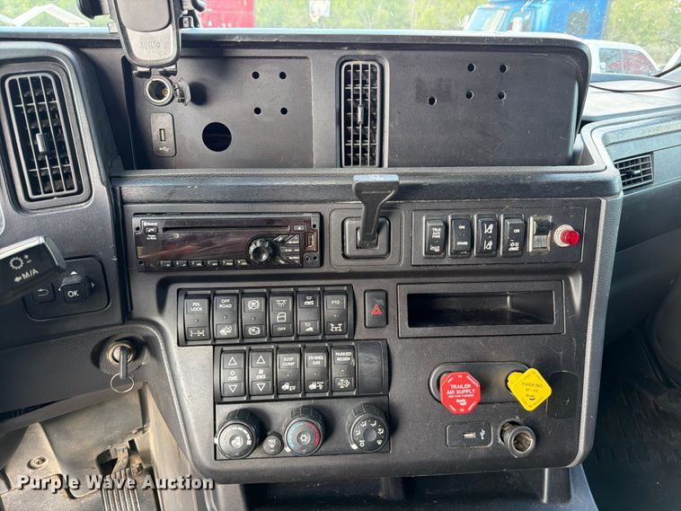 image for item ED5919 2019 International LT625 semi truck