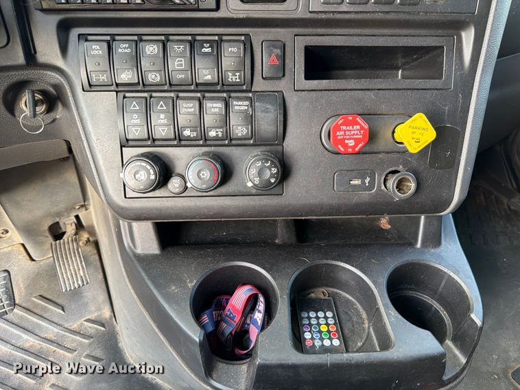 image for item ED5919 2019 International LT625 semi truck