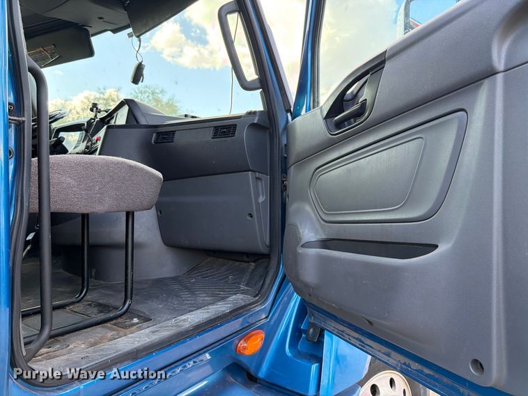 image for item ED5919 2019 International LT625 semi truck