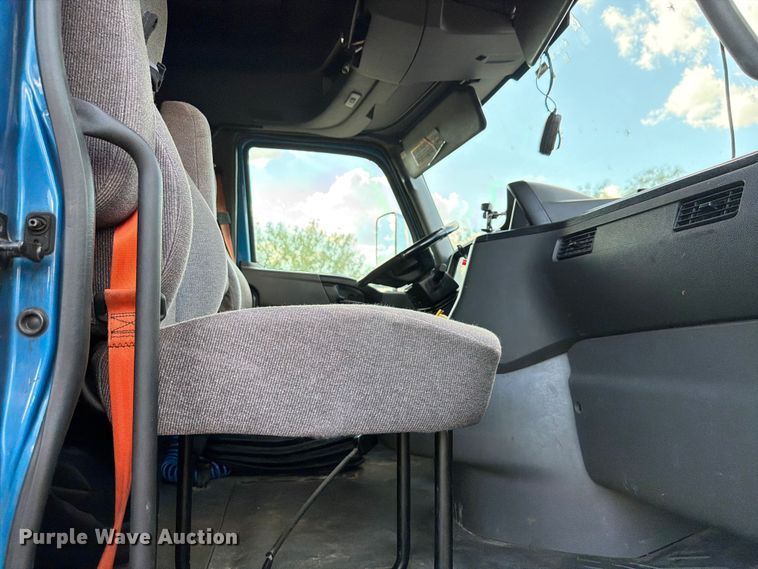 image for item ED5919 2019 International LT625 semi truck