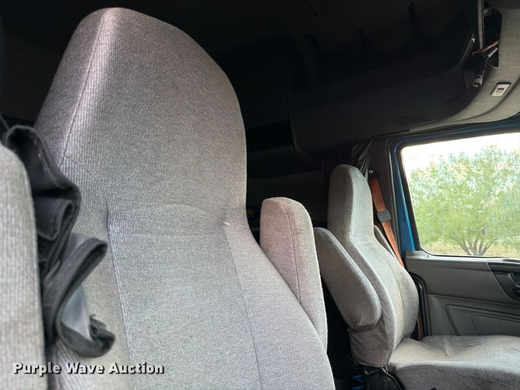 image for item ED5919 2019 International LT625 semi truck