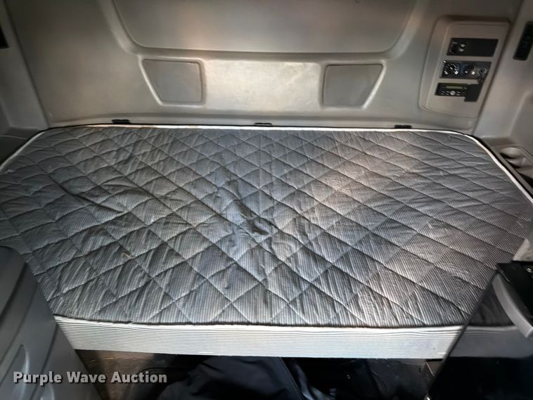 image for item ED5919 2019 International LT625 semi truck