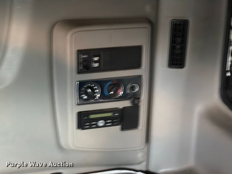 image for item ED5919 2019 International LT625 semi truck