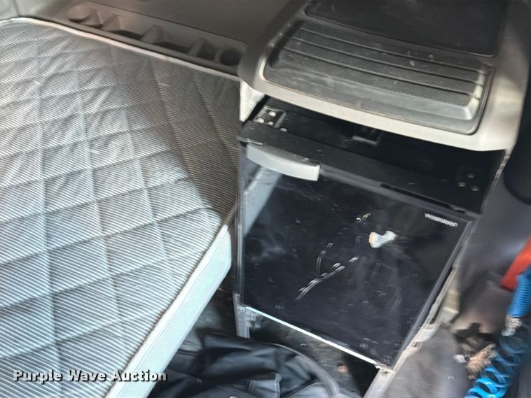 image for item ED5919 2019 International LT625 semi truck