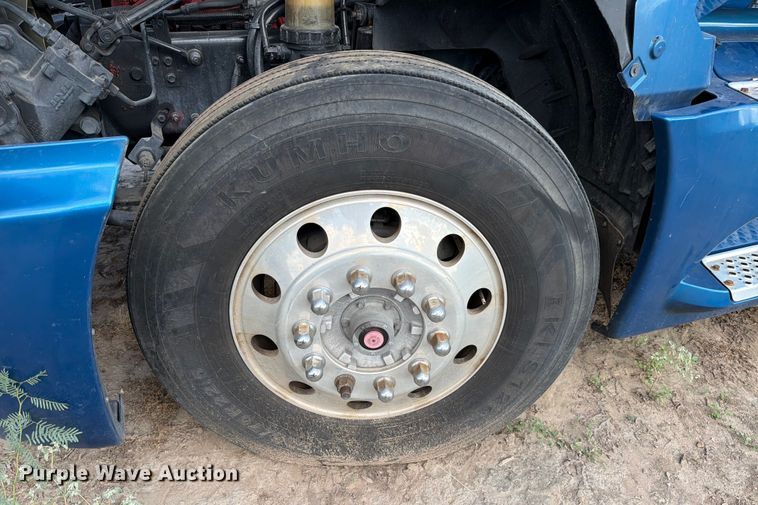 image for item ED5919 2019 International LT625 semi truck