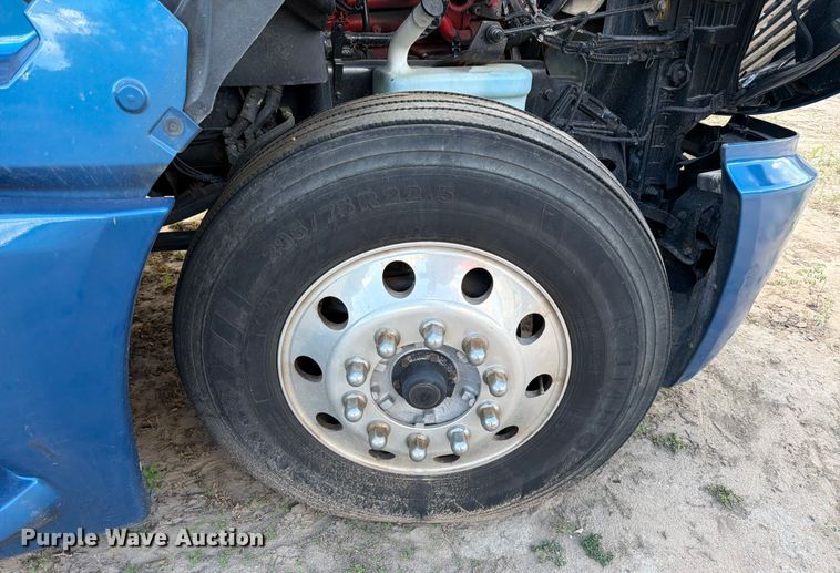 image for item ED5919 2019 International LT625 semi truck