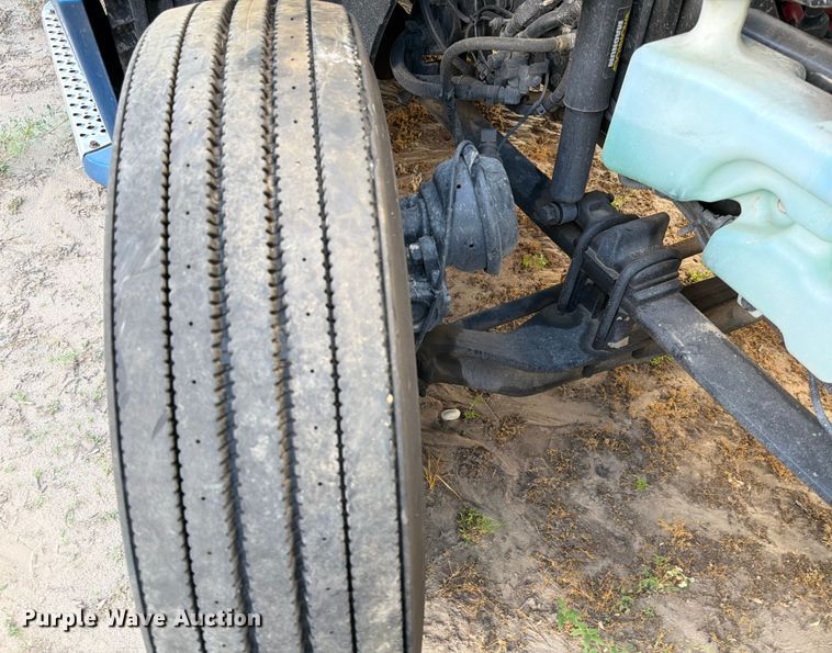 image for item ED5919 2019 International LT625 semi truck