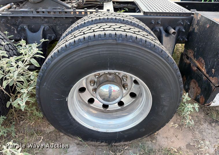 image for item ED5919 2019 International LT625 semi truck