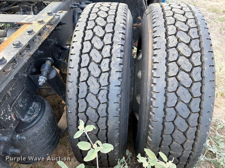 image for item ED5919 2019 International LT625 semi truck