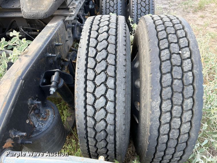 image for item ED5919 2019 International LT625 semi truck