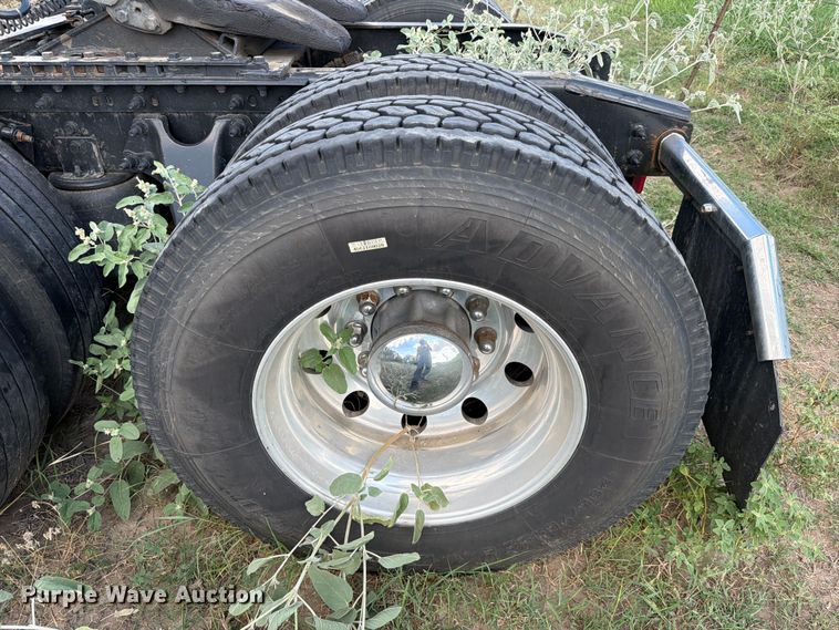 image for item ED5919 2019 International LT625 semi truck