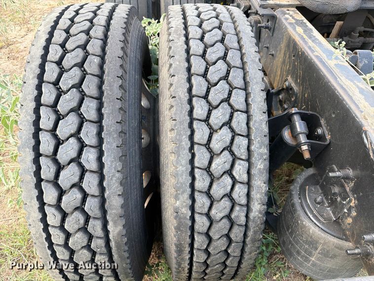 image for item ED5919 2019 International LT625 semi truck