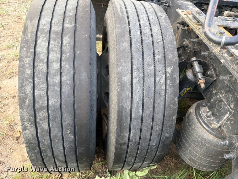 image for item ED5919 2019 International LT625 semi truck