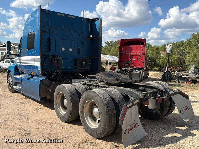 image for item ED5920 2019 International LT625 semi truck