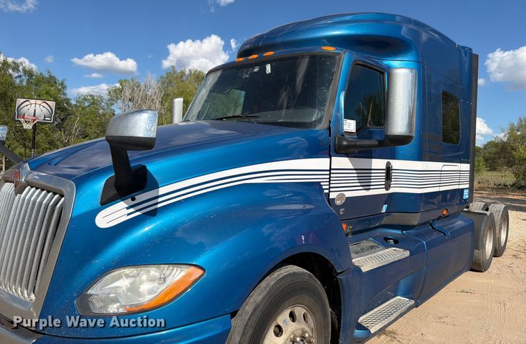 image for item ED5920 2019 International LT625 semi truck