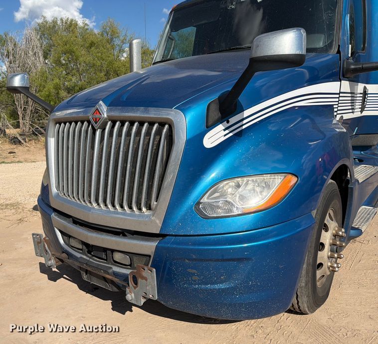 image for item ED5920 2019 International LT625 semi truck