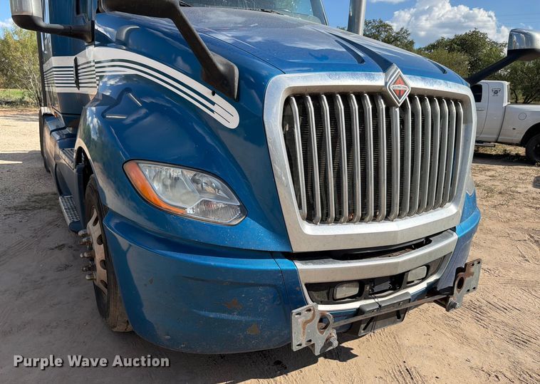 image for item ED5920 2019 International LT625 semi truck