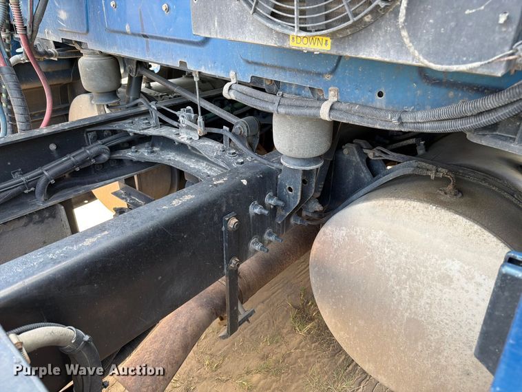 image for item ED5920 2019 International LT625 semi truck