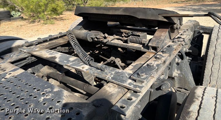 image for item ED5920 2019 International LT625 semi truck