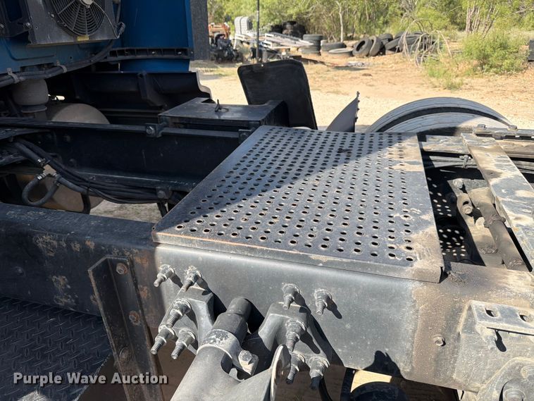 image for item ED5920 2019 International LT625 semi truck