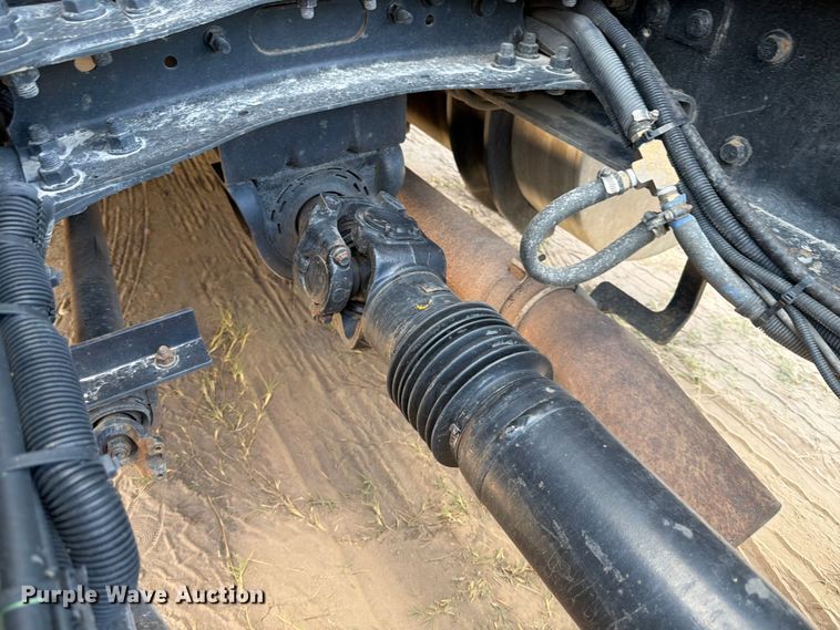 image for item ED5920 2019 International LT625 semi truck