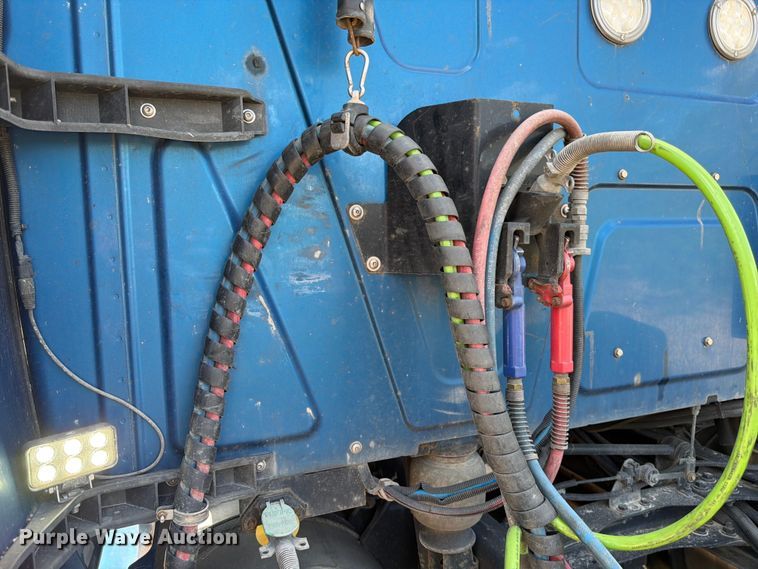 image for item ED5920 2019 International LT625 semi truck