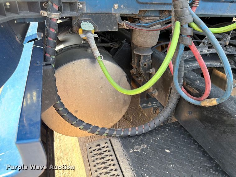 image for item ED5920 2019 International LT625 semi truck