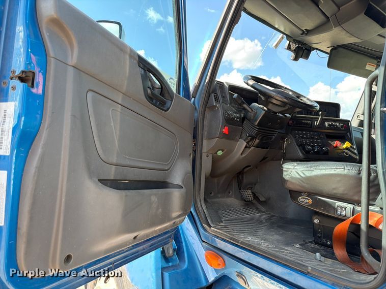 image for item ED5920 2019 International LT625 semi truck